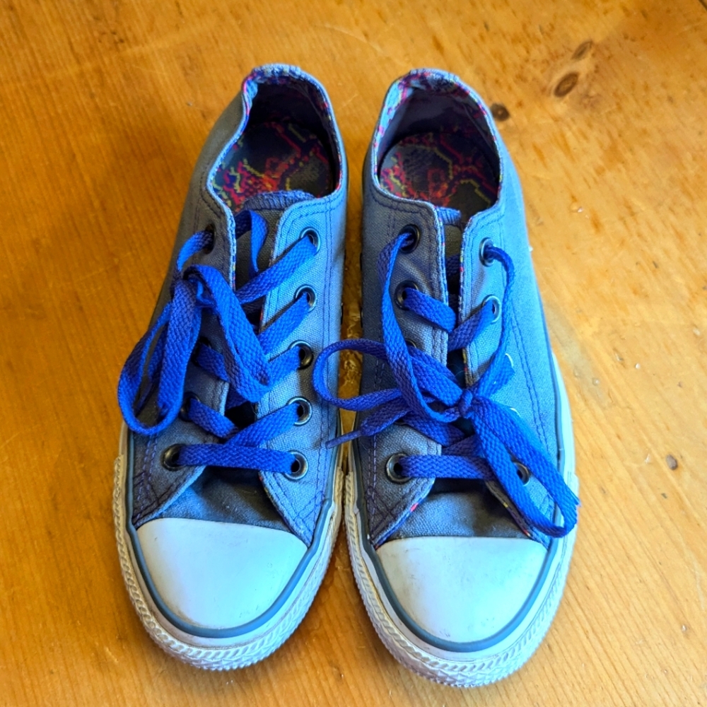 Converse size 6
